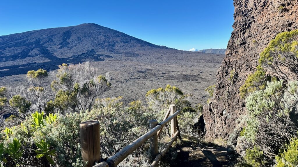 Sentier de randonnée dans l’Enclos du Piton de la Fournaise