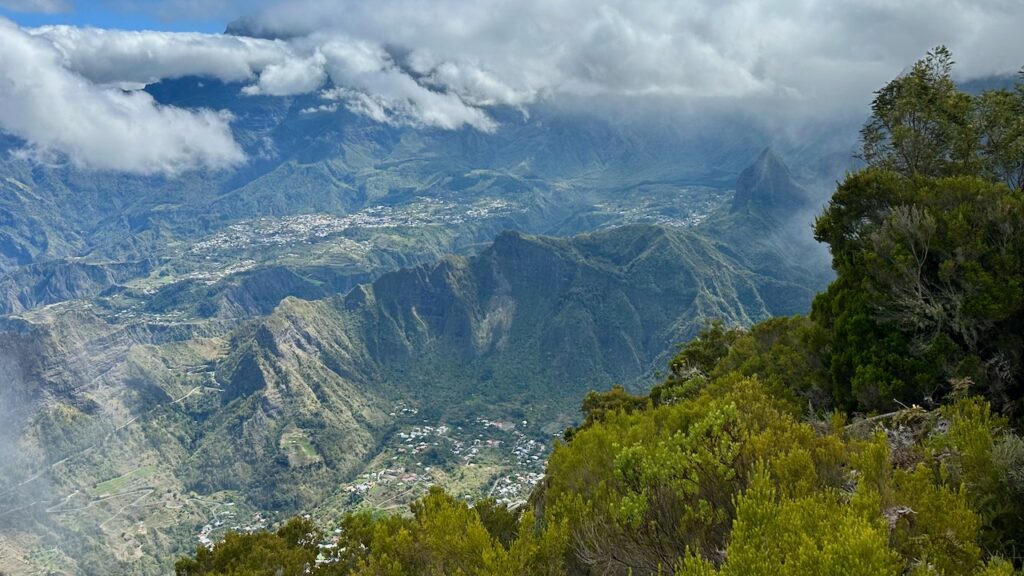 Vue sur Cilaos depuis le belvédère du Dimitile
