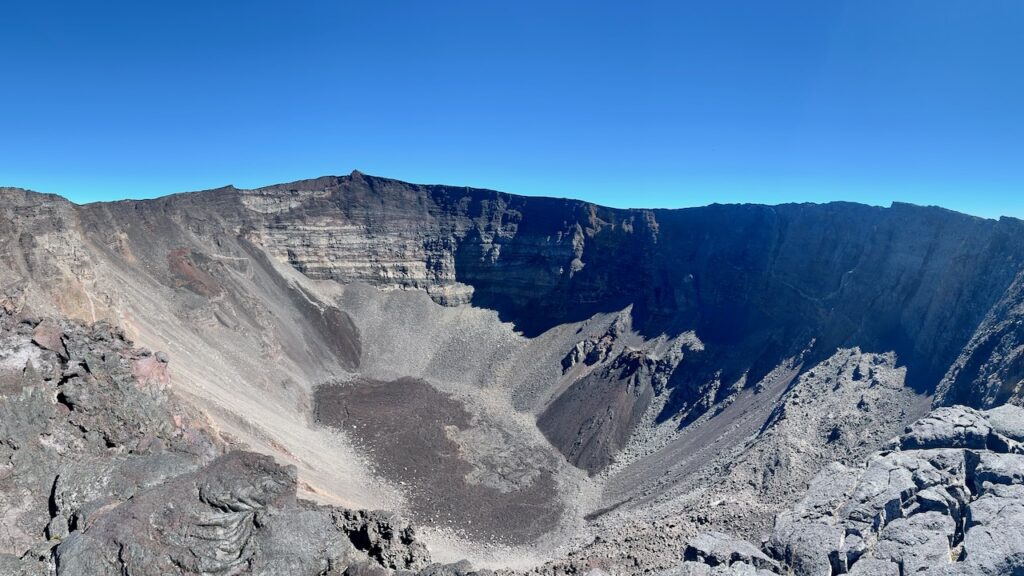 Cratère Dolomieu au sommet du Piton de la Fournaise