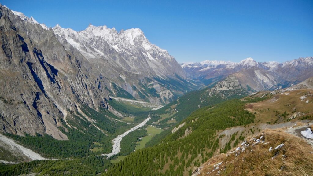 Vallée du Val Ferret sur le Tour du Mont-Blanc